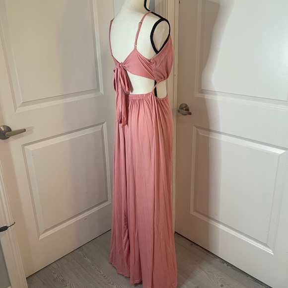 Peekaboo Maxi Dress 🌸 - Picture 5 of 9